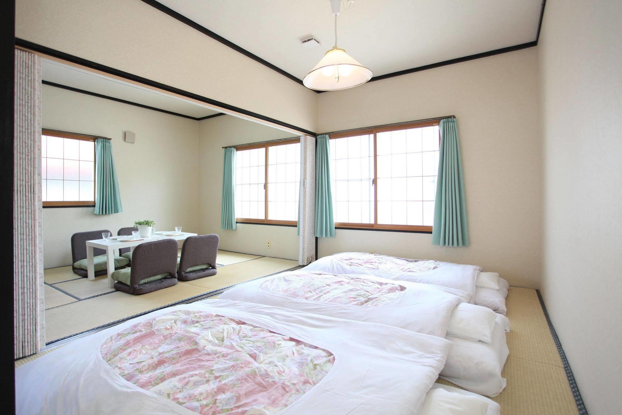 Fujiyama Base Bed & Breakfast Fujiyoshida Bagian luar foto