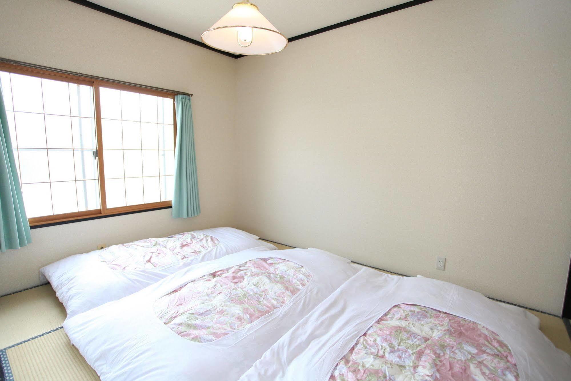 Fujiyama Base Bed & Breakfast Fujiyoshida Bagian luar foto