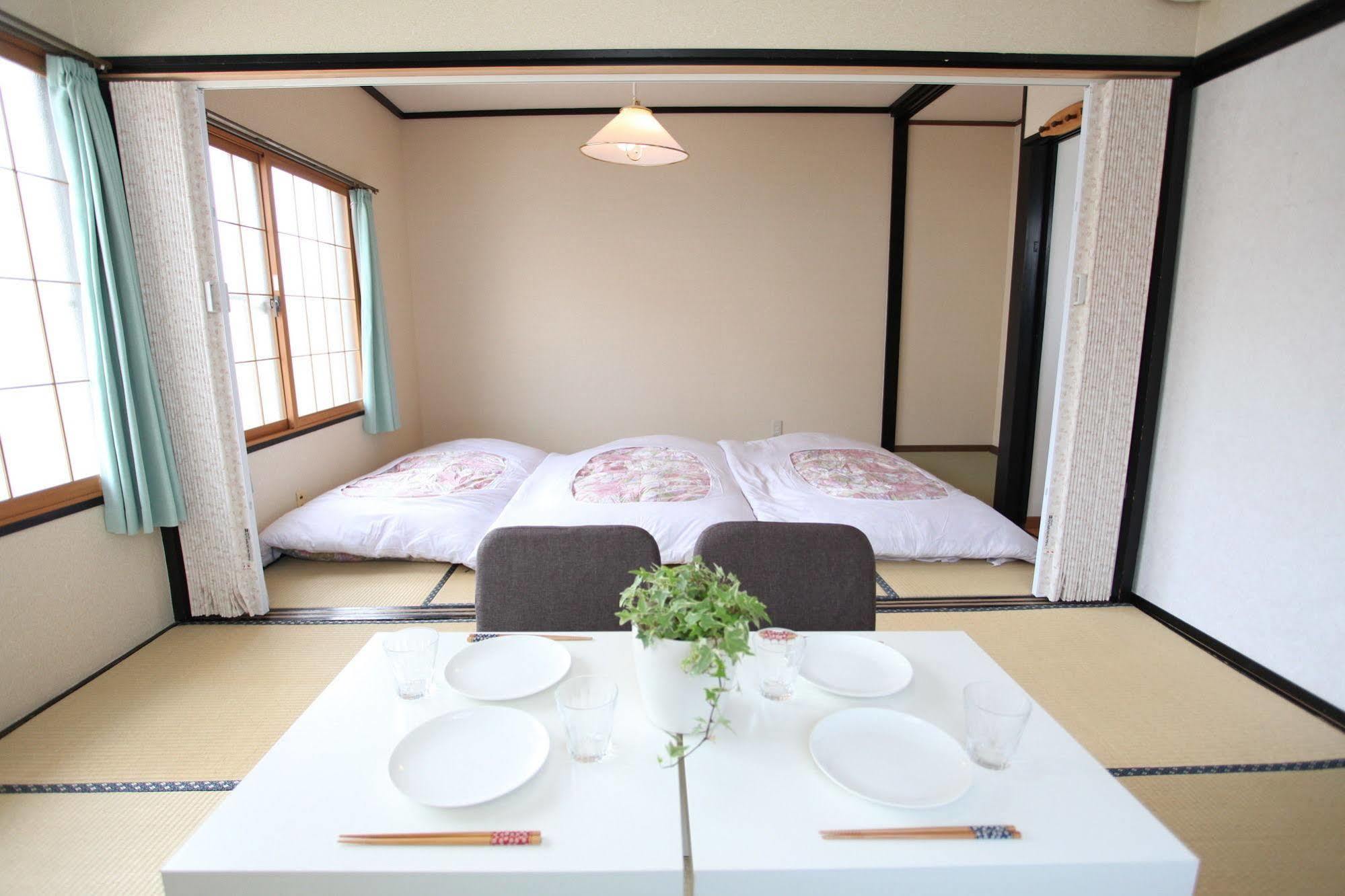 Fujiyama Base Bed & Breakfast Fujiyoshida Bagian luar foto