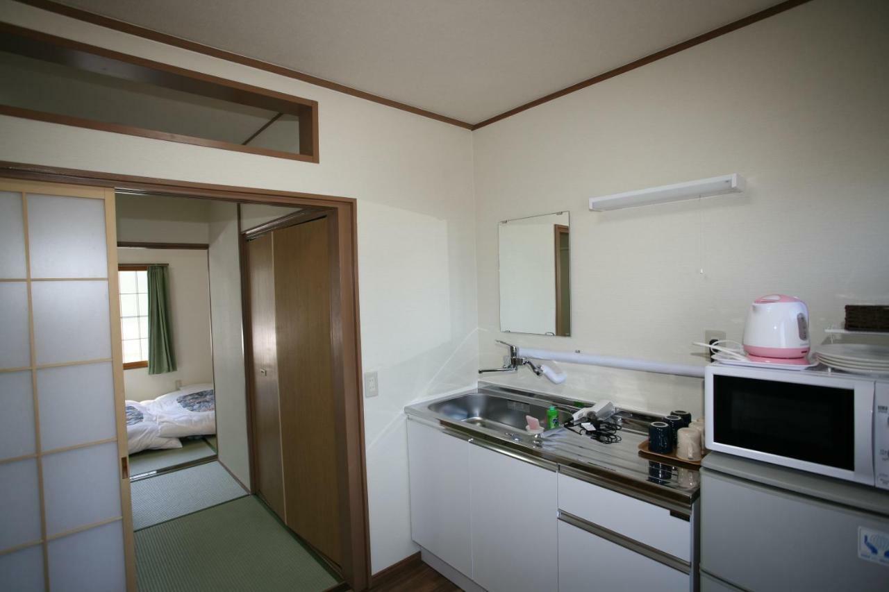 Fujiyama Base Bed & Breakfast Fujiyoshida Bagian luar foto